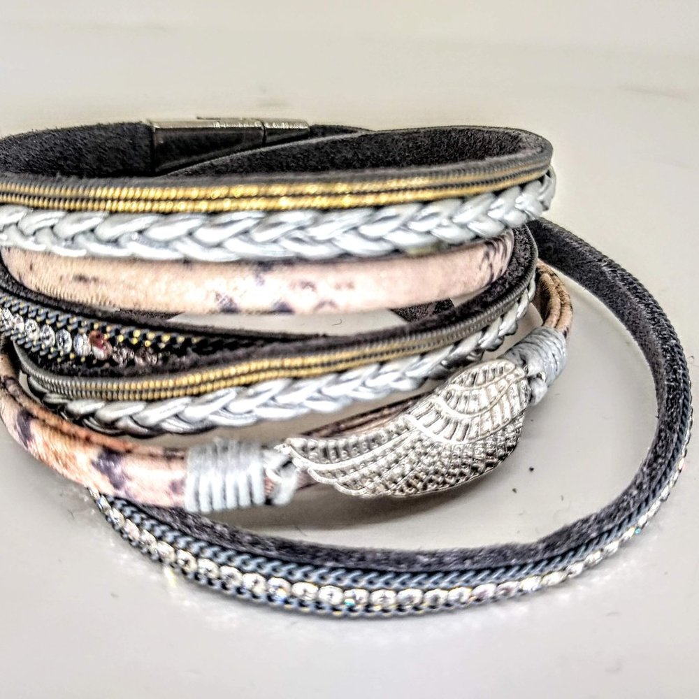 Gray multi row magnetic bracelet with magnetic clasp